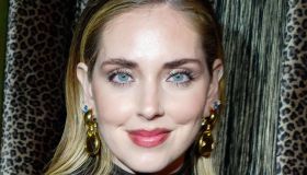 Chiara Ferragni “copia” Lucio Corsi, i look in pelle al Salone del Mobile 2025