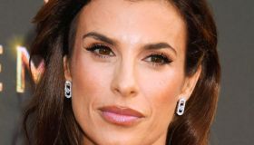 Elisabetta Canalis rilancia lo shatush, il nuovo look color albicocca per la primavera