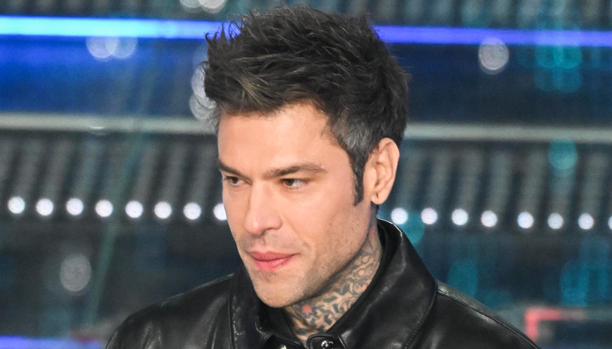 Fedez, la strofa segreta: “Pensavo fosse amore invece era un lavoro”