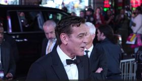 George Clooney, addio al capello brizzolato: eccolo con la tinta