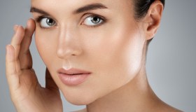 Vuoi un effetto lifting immediato? Prova questo fondotinta idratante (ora in offerta), non potrai più farne a meno