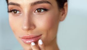 Labbra effetto filler con il lip oil: l’esperta ci svela come