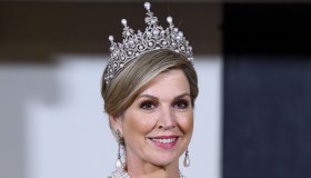 Maxima e Amalia d’Olanda, i look per il Banchetto di Stato non potevano essere più diversi