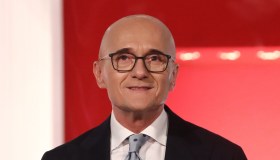 Pomeriggio 5, Alfonso Signorini al posto di Myrta Merlino: il vero erede di Barbara D’Urso