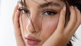 La matita occhi più amata di TikTok costa meno di un caffè e non si toglie più