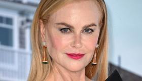 Il rossetto a lunga durata da indossare questa primavera, è fucsia, brillante e vinilico. Ed è in offerta