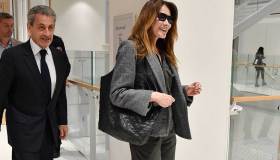 Sarkozy e Carla Bruni mano nella mano in tribunale