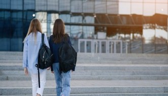 10 cose che nessuno ti dice (ma che dovresti assolutamente sapere) prima di partire per una vacanza studio