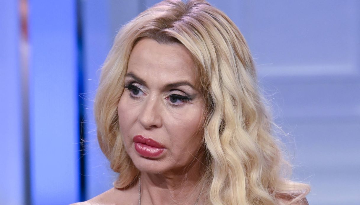 Valeria Marini, la madre in lacrime a Le Iene: “Non è stata riconoscente”