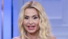 Valeria Marini, quanto è alta. Il segreto dei suoi tacchi sottili