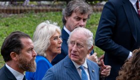 Re Carlo e Camilla al Colosseo, Alberto Angela parla e loro si distraggono