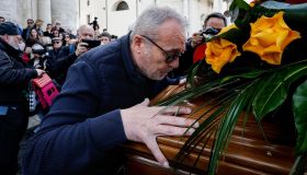 Funerali Antonello Fassari, l’ultimo saluto di Claudio Amendola: “Non ero pronto”