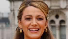 Blake Lively, la borsetta Chanel nasconde un segreto: il gesto inatteso sul red carpet