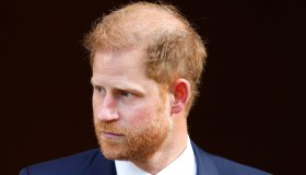 Re Carlo riduce al silenzio Harry. Il processo d’appello è a porte chiuse