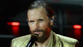 Jovanotti, perché non ha annullato i concerti: “Dedicati a Papa Francesco”