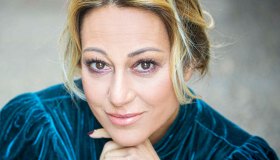 Lara Sansone: “Mia nonna Luisa Conte, il teatro napoletano e la mia famiglia di Un posto al sole”