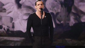 L’amore di Lauro per Roma e i suoi fan: concerto a sorpresa a Piazza di Spagna