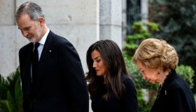 Letizia e Felipe di Spagna, l’ultimo saluto a Papa Francesco: “Totale ammirazione e rispetto”