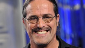 Marco Baldini a La Volta Buona: “Papà a 61 anni, una benedizione dell’universo”