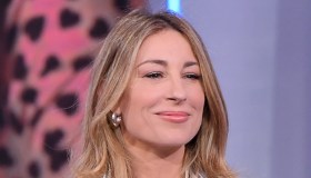 Striscia la Notizia su Affari tuoi punge Mia Ceran: “Quando inizierete a parlarne?”