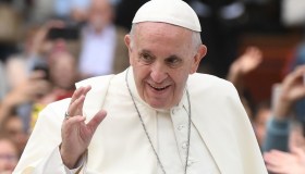 Papa Francesco è morto, il cordoglio da Mara Venier a Simona Ventura