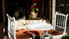 Giardino shabby chic, romantico accogliente e senza tempo