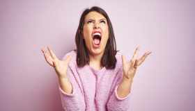 Perché quando sono arrabbiata piango?