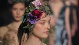 Il profumo da indossare in primavera è un tripudio floreale che risveglia i sensi