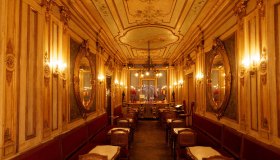 Caffè Florian, il più antico al mondo: tra marmi, putti e specchi