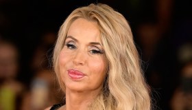 Valeria Marini torna a parlare della madre dopo la lite: “Mara è stata unica”