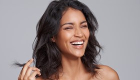 Addio ai capelli crespi con questo olio effetto gloss in sconto su Amazon