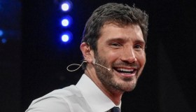 Affari Tuoi, cambia la programmazione: la Rai schiera De Martino contro Amadeus