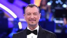 Amadeus sugli ascolti bassi: “Qui è impossibile fare di più”. Fiorello lavora per il clamoroso ritorno