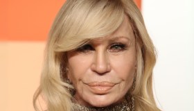 Donatella Versace contro il nuovo hotel a Miami: “Vergognoso trarre profitto dalla nostra tragedia”