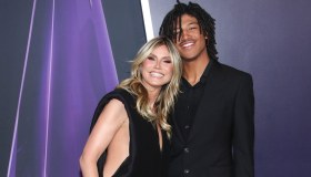 Heidi Klum, bellissima agli AMAs accompagnata dal figlio Henry