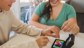 Questo gioco, per grandi e bambini, è diventato l’ossessione di TikTok. E puoi comprarlo su Amazon