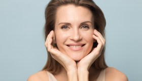 Viso più tonico e compatto? Con la crema antirughe e rimpolpante in offerta su Amazon è possibile