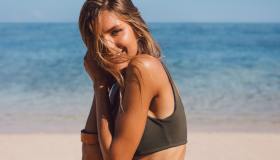 Il prodotto beauty della stagione è un olio solido che rilascia scintille dorate sulla pelle