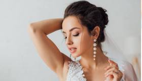 Dall’hairstyle ai gioielli, come inserire le perle in un look di matrimonio