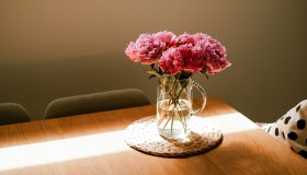 Come valorizzare la luce naturale in casa. Idee per ambienti più luminosi in primavera