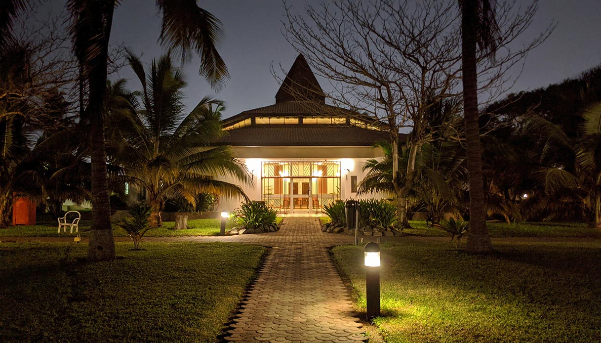 Illuminare il giardino con stile. Come progettare luci scenografiche per rendere ogni spazio affascinante