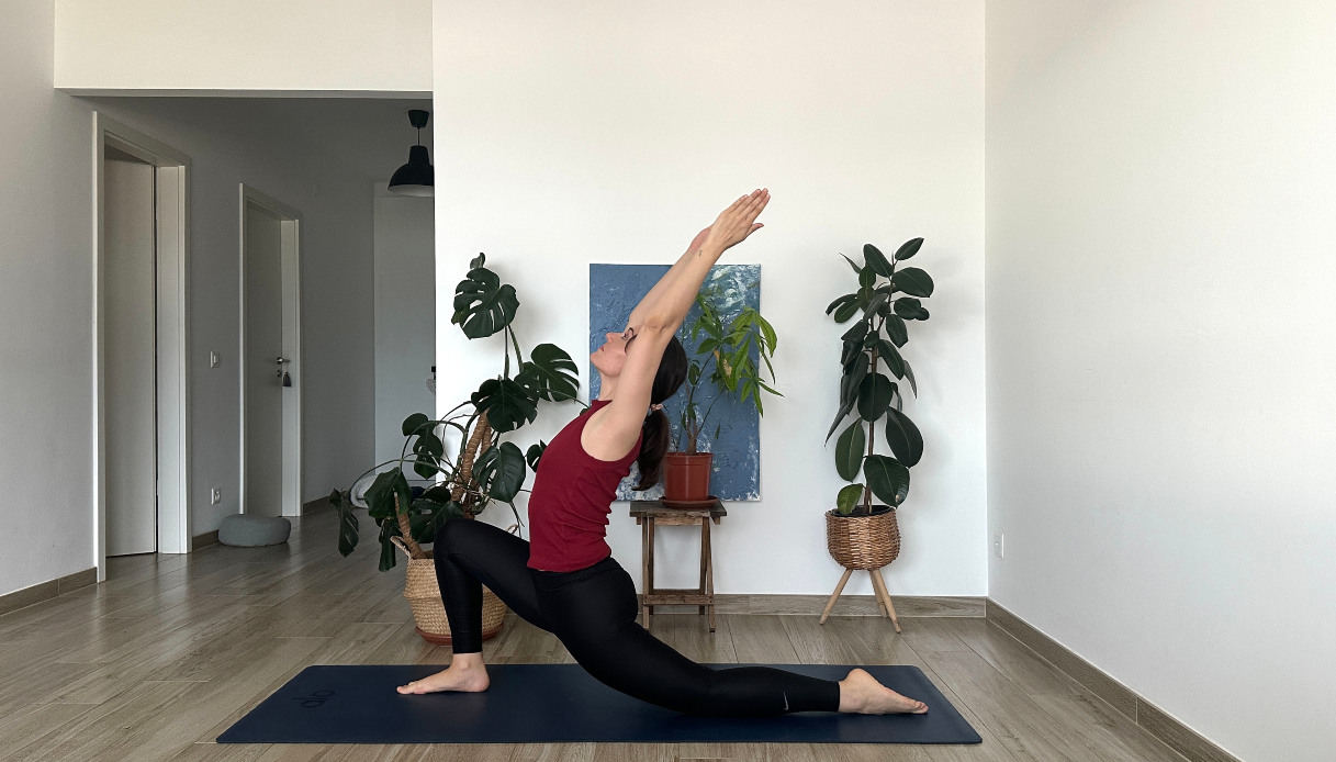 Le posizioni yoga per iniziare al meglio la giornata