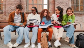 Come rimanere in contatto con gli amici che hai conosciuto in vacanza studio (e trasformare la conoscenza in un’amicizia che dura per sempre)