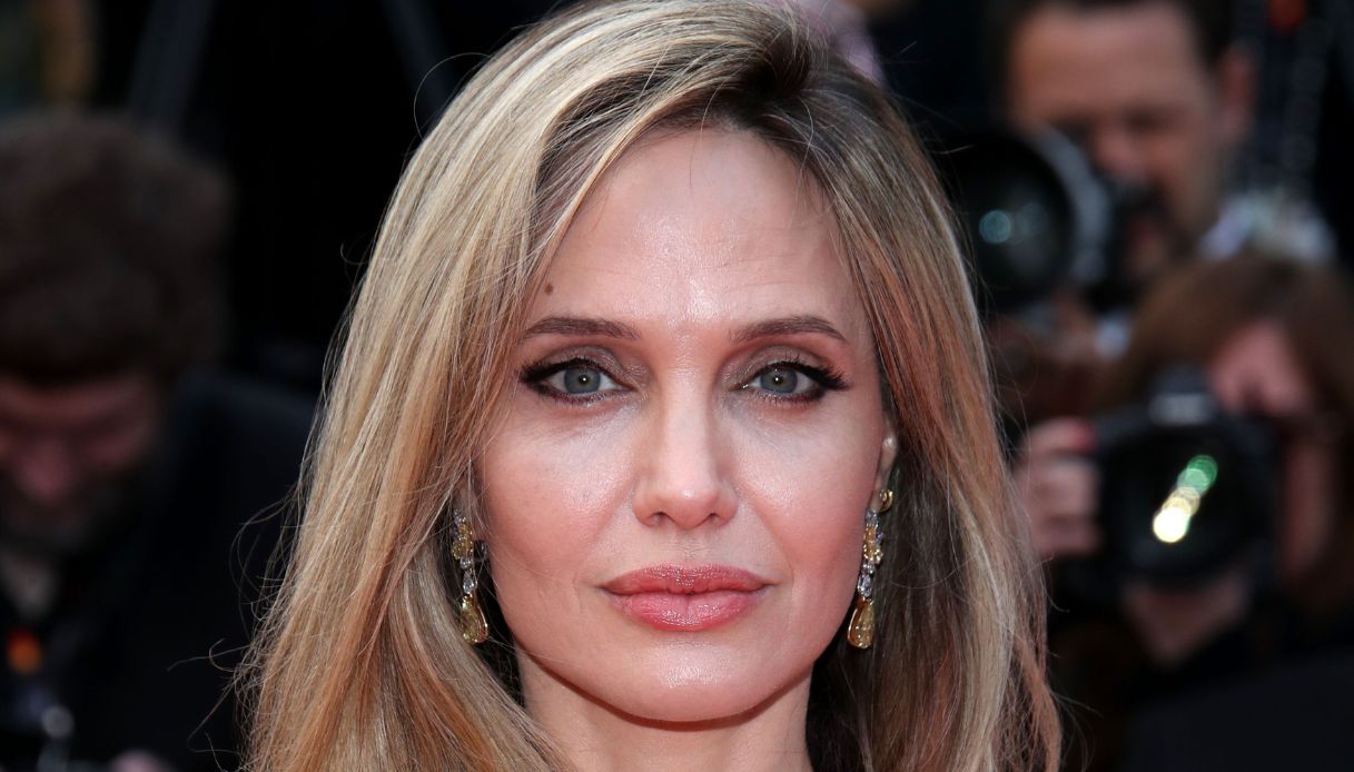 Cannes 2025, i look della quarta serata: Angelina Jolie è eterea, Juliette Binoche punta sul mannish