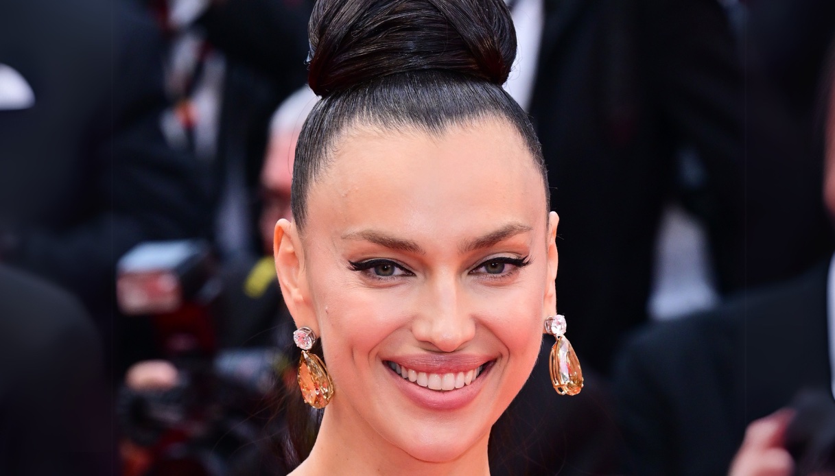 Cannes 2025, i look della prima serata: Irina Shayk inciampa su un abito già visto su Levante