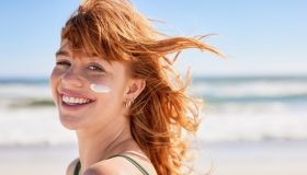 Questa crema solare ti regala un’abbronzatura da urlo. E ora costa meno di 10 euro