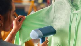 Questo ferro da stiro a vapore, con 8mila recensioni, ti salva il look anche in viaggio e in vacanza