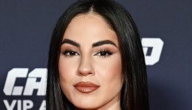 Giulia De Lellis incinta, mostra il pancino col top in denim