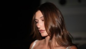 Hailey Bieber è diventata miliardaria vendendo soltanto un prodotto