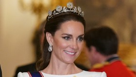 Kate Middleton torna a indossare la tiara per la cena di gala al Castello